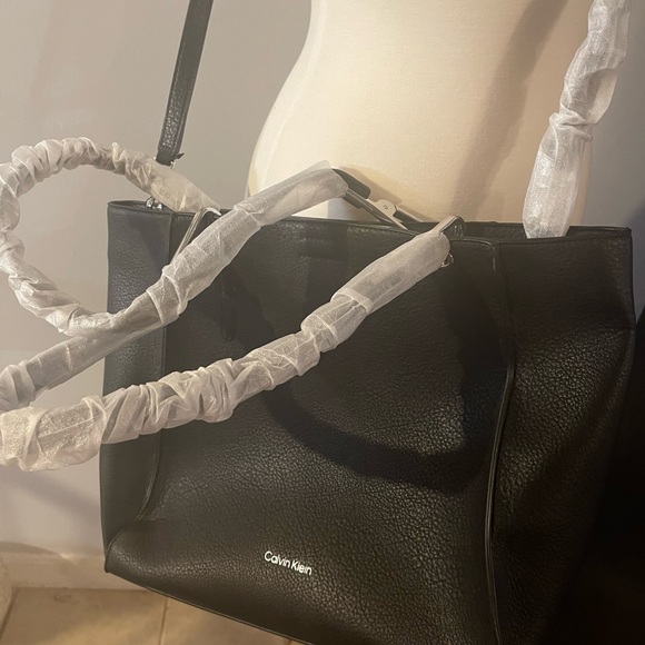 Calvin Klein handbag - Picture 2 of 6